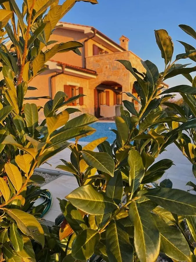 Villa Seaside Linardici 0*,  Croatia