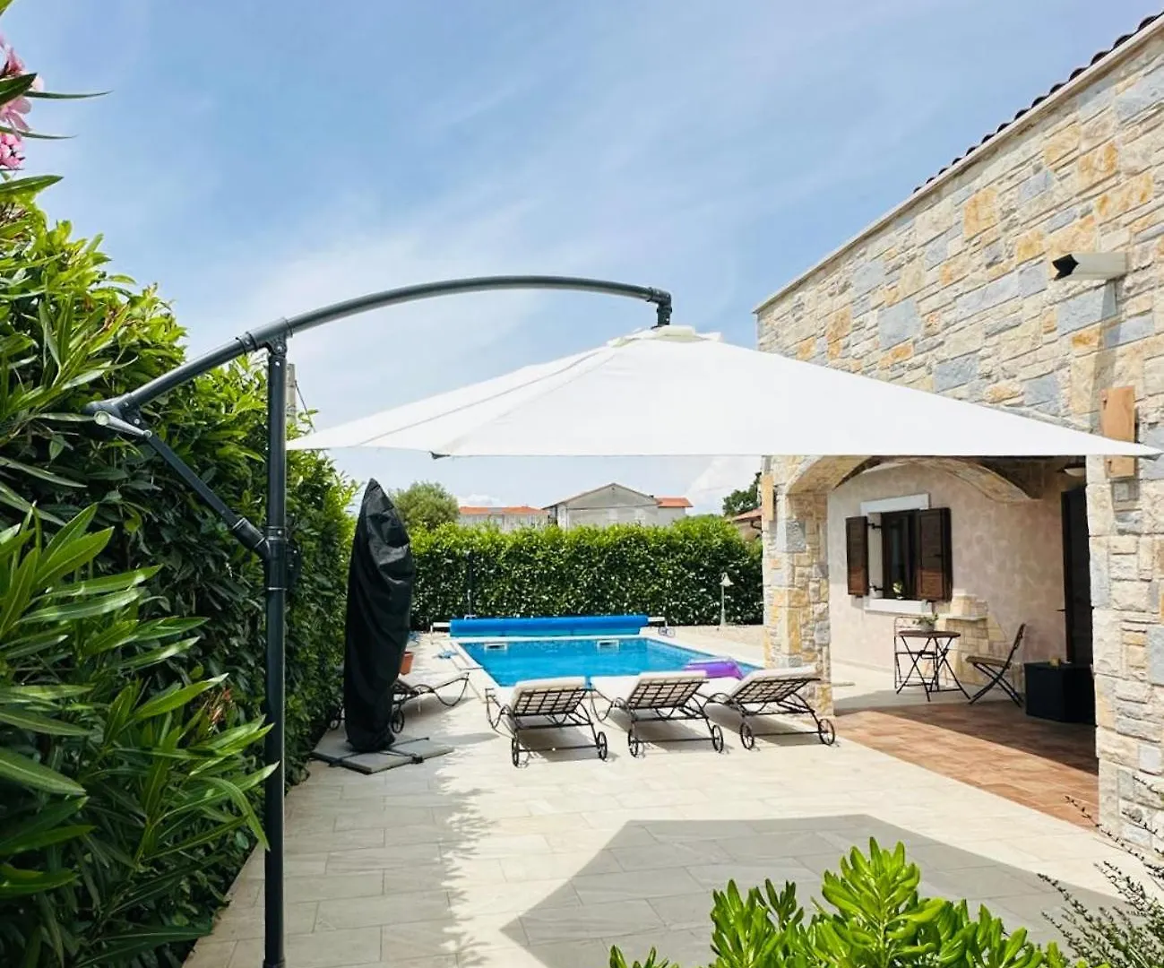 Villa Seaside Linardici 0*,  Croatia