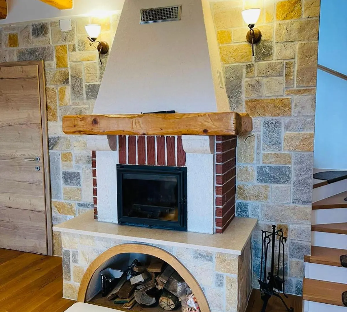 Villa Seaside Linardici 0*,  Croatia